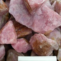 Rosenquarz, geklopft Vergrößern
