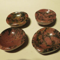 Schälchen, Rhodonit Vergrößern